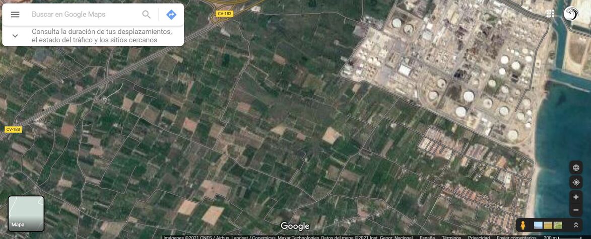 Plano de viviendas, polígono y carretera