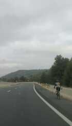 Cicliste utilitzant plataforma autovia