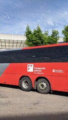 Autobus ALSA retolat amb "Transports públics de Catalunya"